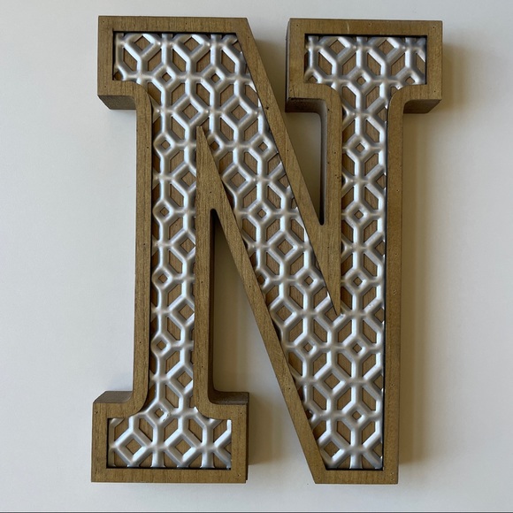 NWT HALLMARK LETTERS METAL INITIALS DECORATIVE SCALLOP SILVER DESIGN GRE… - Picture 3 of 12